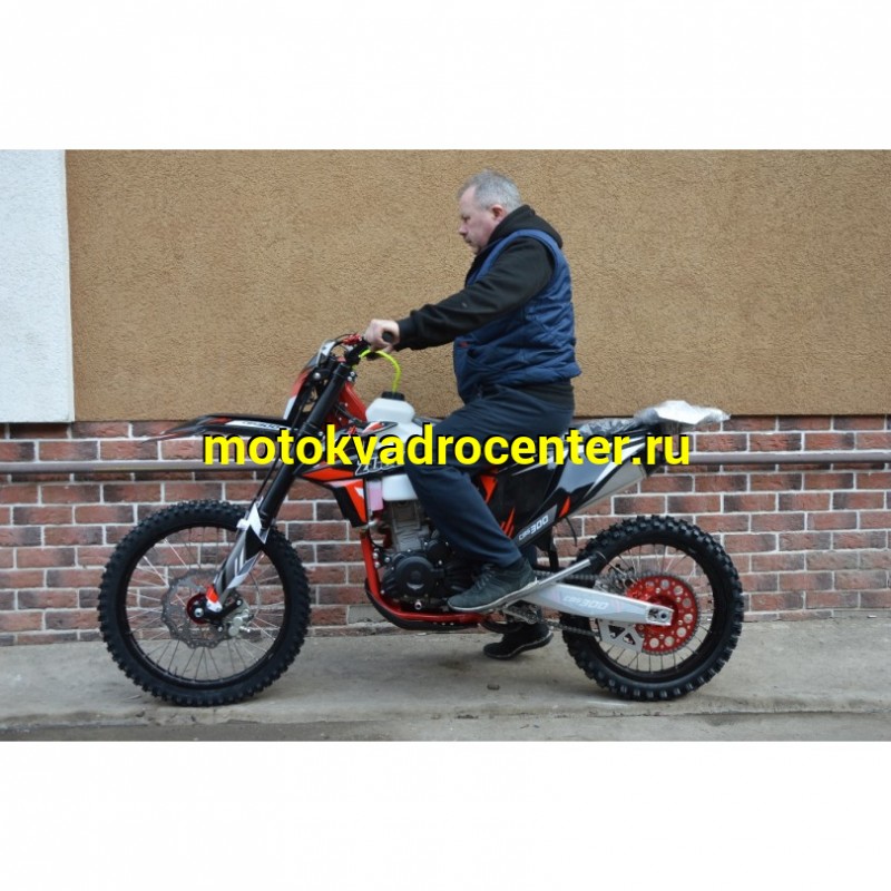 Купить  Мотоцикл Кросс/Эндуро ZUUM 300CBS ZM RIDER K8 (спортинв), 2021г; 21/18, 4Т, 300cc, ZS174MN,пластик КТМ, большой бак,вилка 48мм, карбюр.  (шт)   купить с доставкой по Москве и России, цена, технические характеристики, комплектация фото  - motoserp.ru