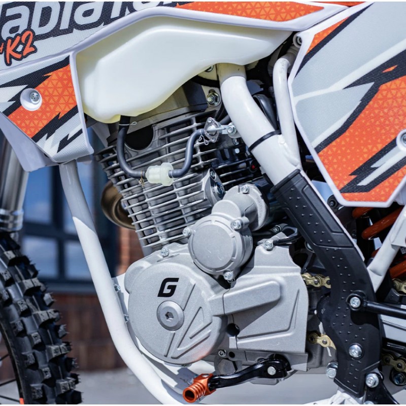 Купить  Мотоцикл Кросс/Эндуро Gladiator K2, 250cc,  LC171YMM (YB250H) 4х клапанный, 21/18", диск/диск (шт)  купить с доставкой по Москве и России, цена, технические характеристики, комплектация фото  - motoserp.ru