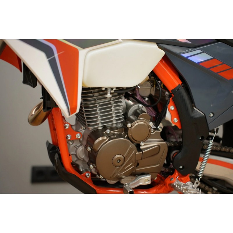 Купить  Мотоцикл Эндуро Loncin X-Spurs 300 (YB300H) 4Т, карб., охл. воздуш., 21"/18" (шт) купить с доставкой по Москве и России, цена, технические характеристики, комплектация фото  - motoserp.ru